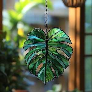 Monstera Leaf Acrylic Suncatcher – Lush Tropical Greenery Window Hanging Panel, Boho Jungle Gift For Kitchen Window Décor